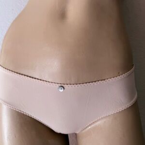 Amoralia Embrace Hipster Brief Nude Bikini Size M Soft Stretch Seamless Panties